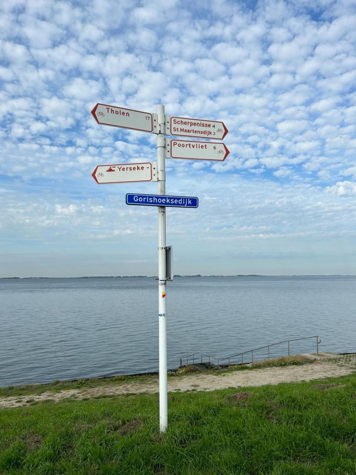 Oosterschelde Lodge Met Veel Privacy En Dicht Bij Het Water Scherpenisse Esterno foto
