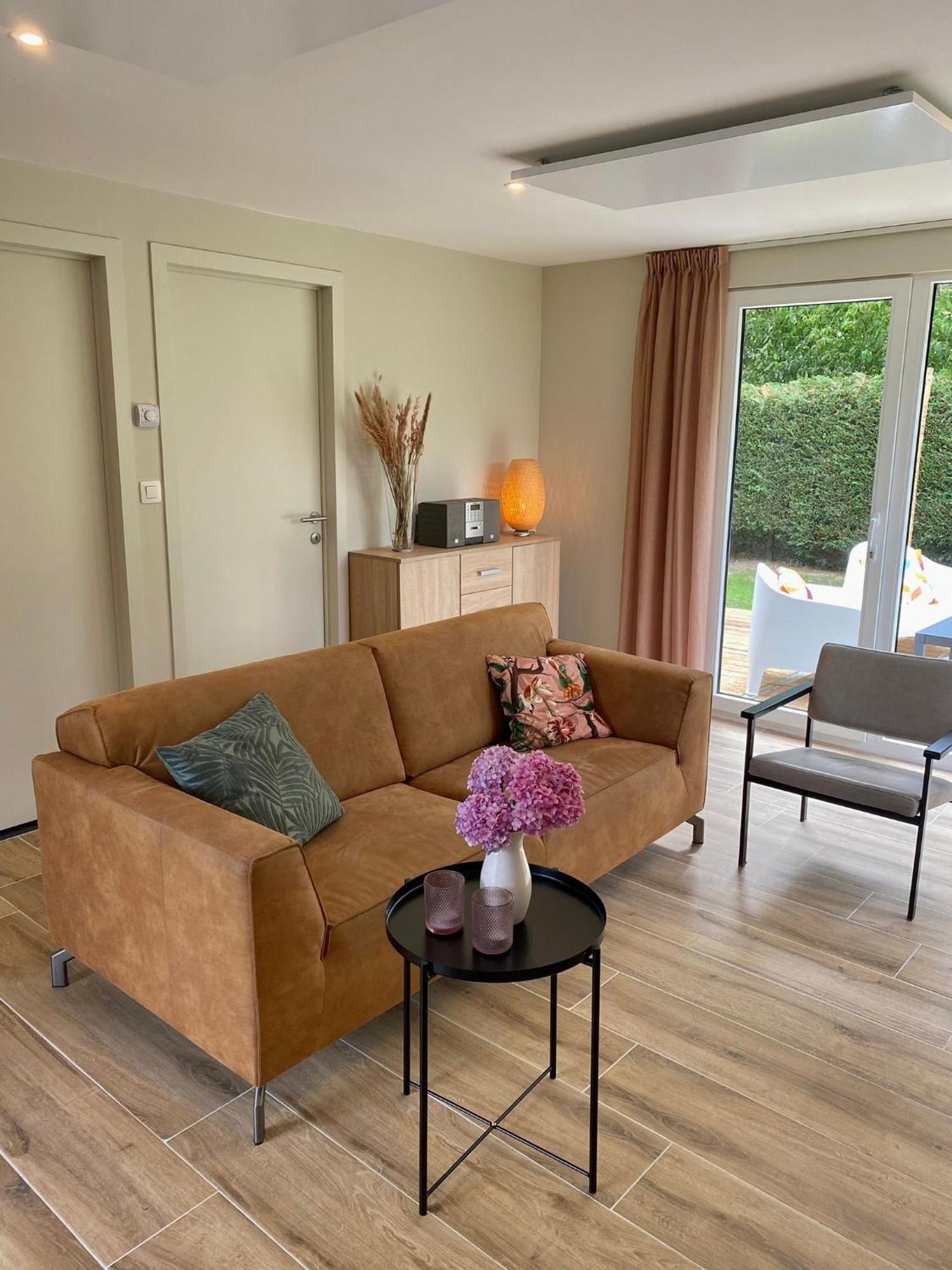 Oosterschelde Lodge Met Veel Privacy En Dicht Bij Het Water Scherpenisse Esterno foto